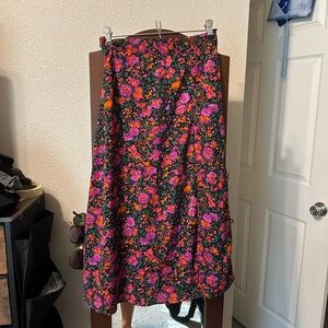 Floral print midi skirt with a slit